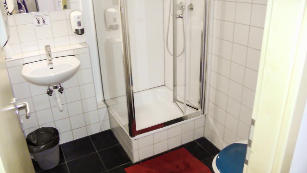 Auberge de jeunesse Alex 30 *