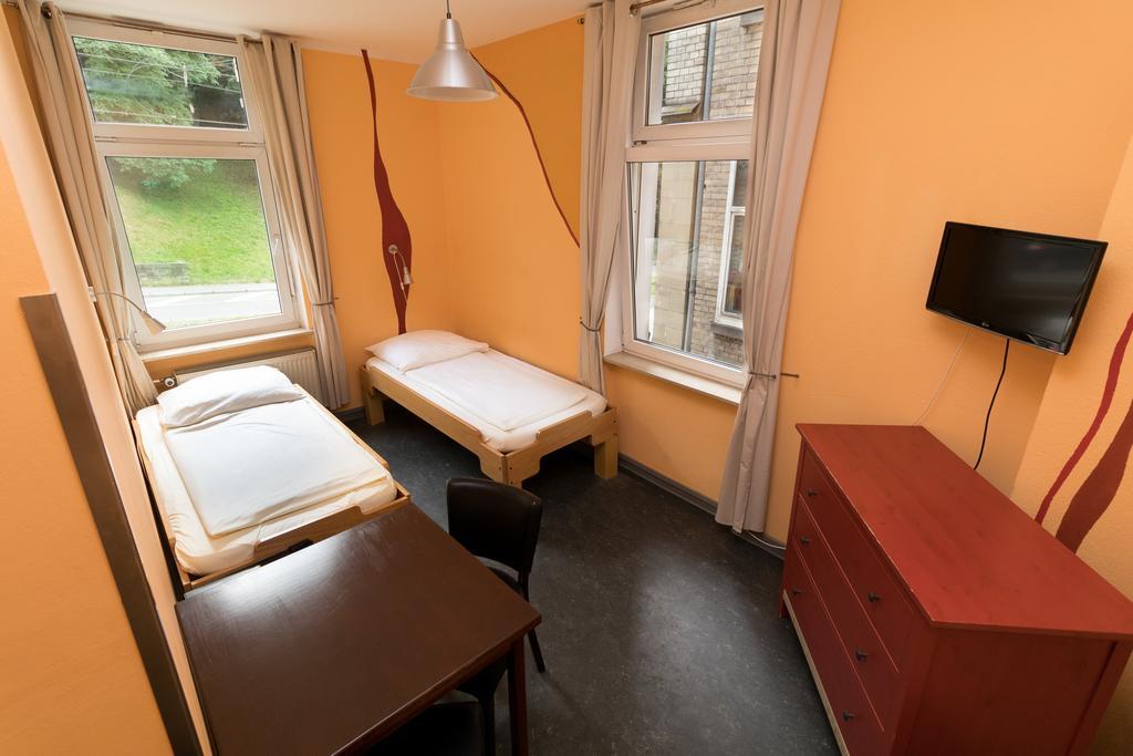 Auberge de jeunesse Alex 30 *
